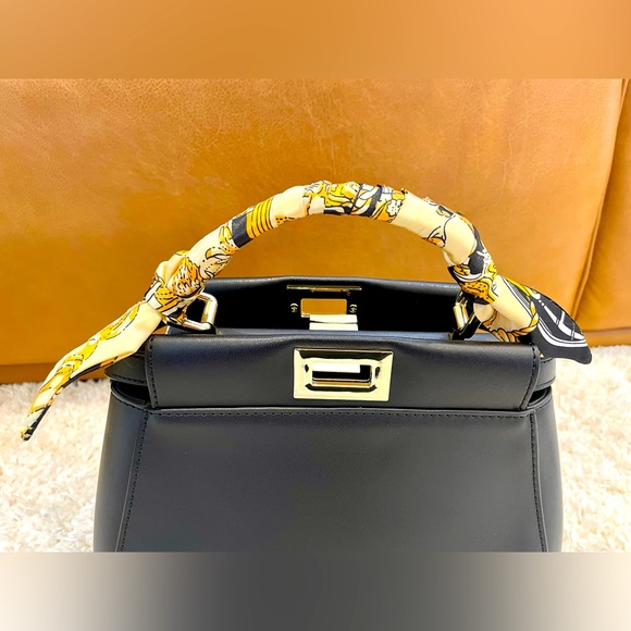 This is not a Peekaboo bag - Picture 3 of 5